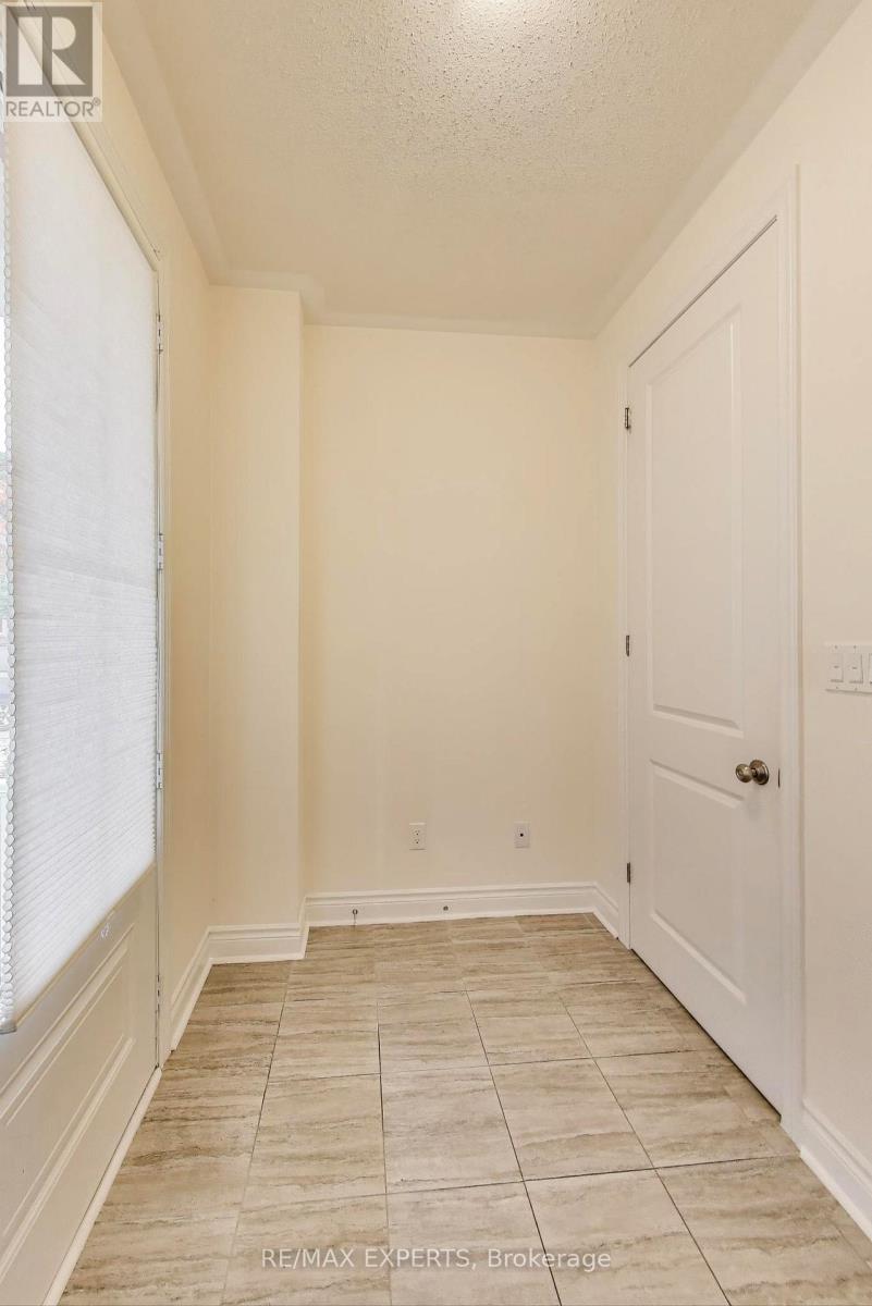 216 Butternut Ridge Trail, Aurora, Ontario  L4G 3P1 - Photo 4 - N12479757