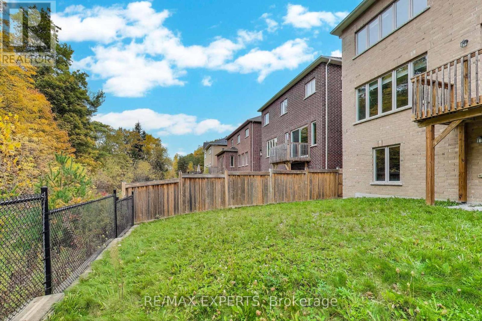 216 Butternut Ridge Trail, Aurora, Ontario  L4G 3P1 - Photo 49 - N12479757