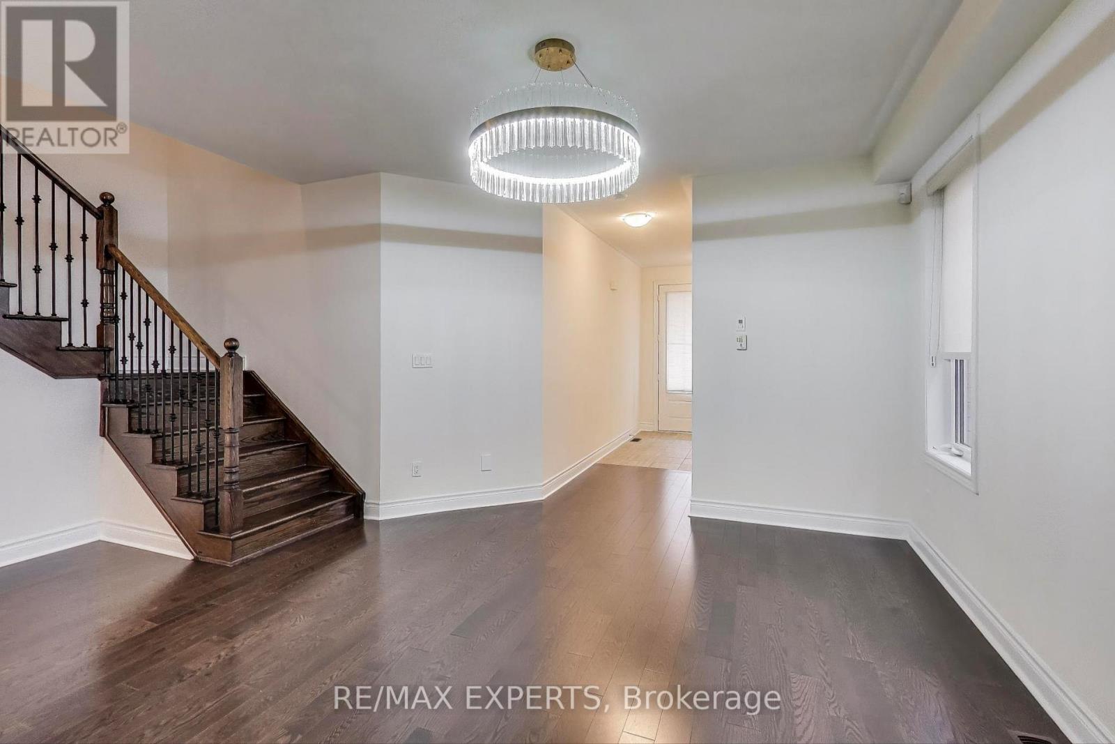 216 Butternut Ridge Trail, Aurora, Ontario  L4G 3P1 - Photo 5 - N12479757
