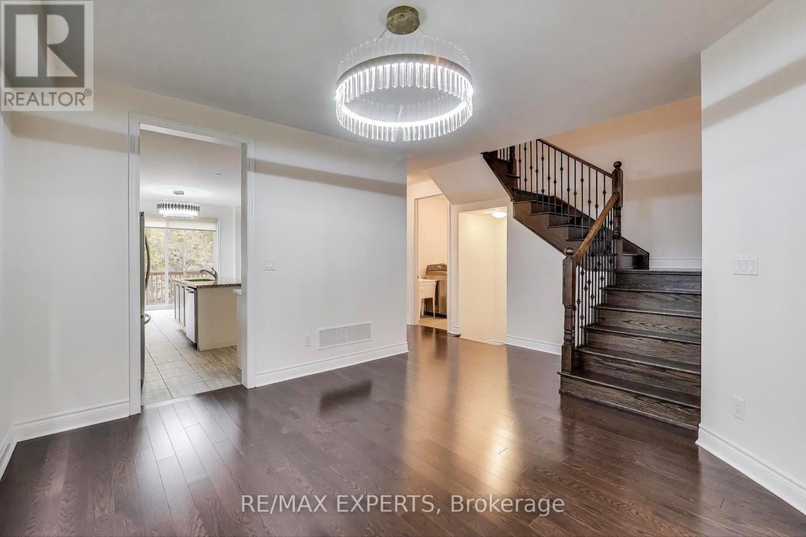216 Butternut Ridge Trail, Aurora, Ontario  L4G 3P1 - Photo 8 - N12479757
