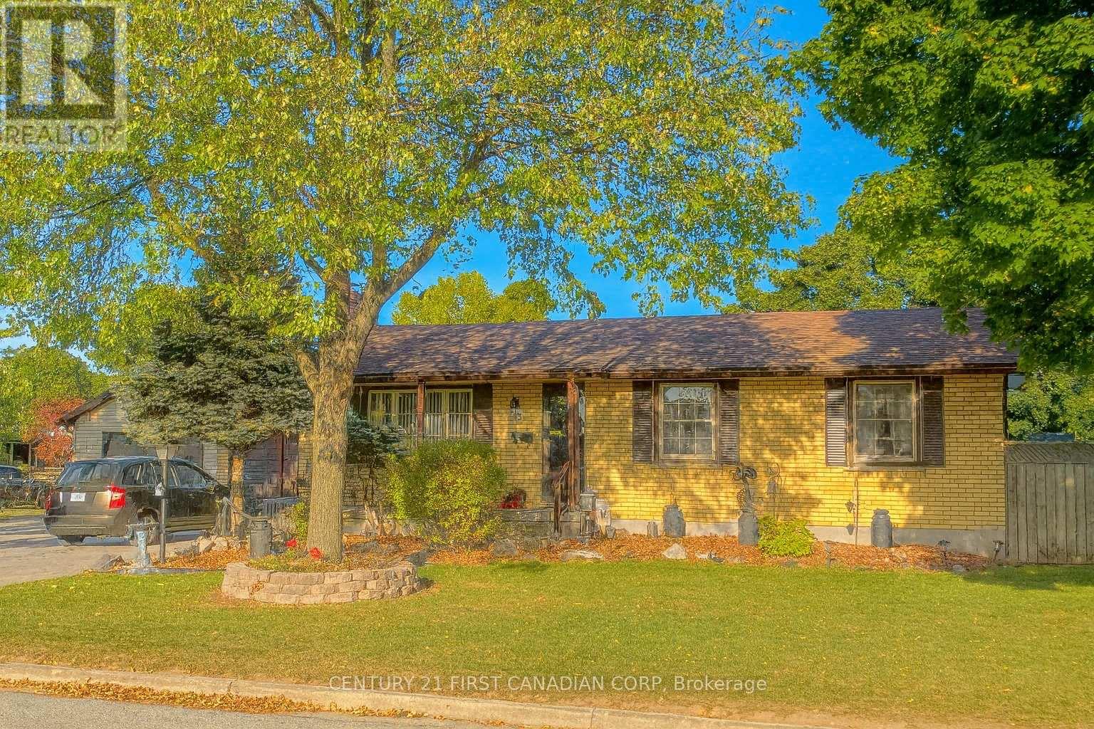 63 HAWKESBURY AVENUE, London East, Ontario