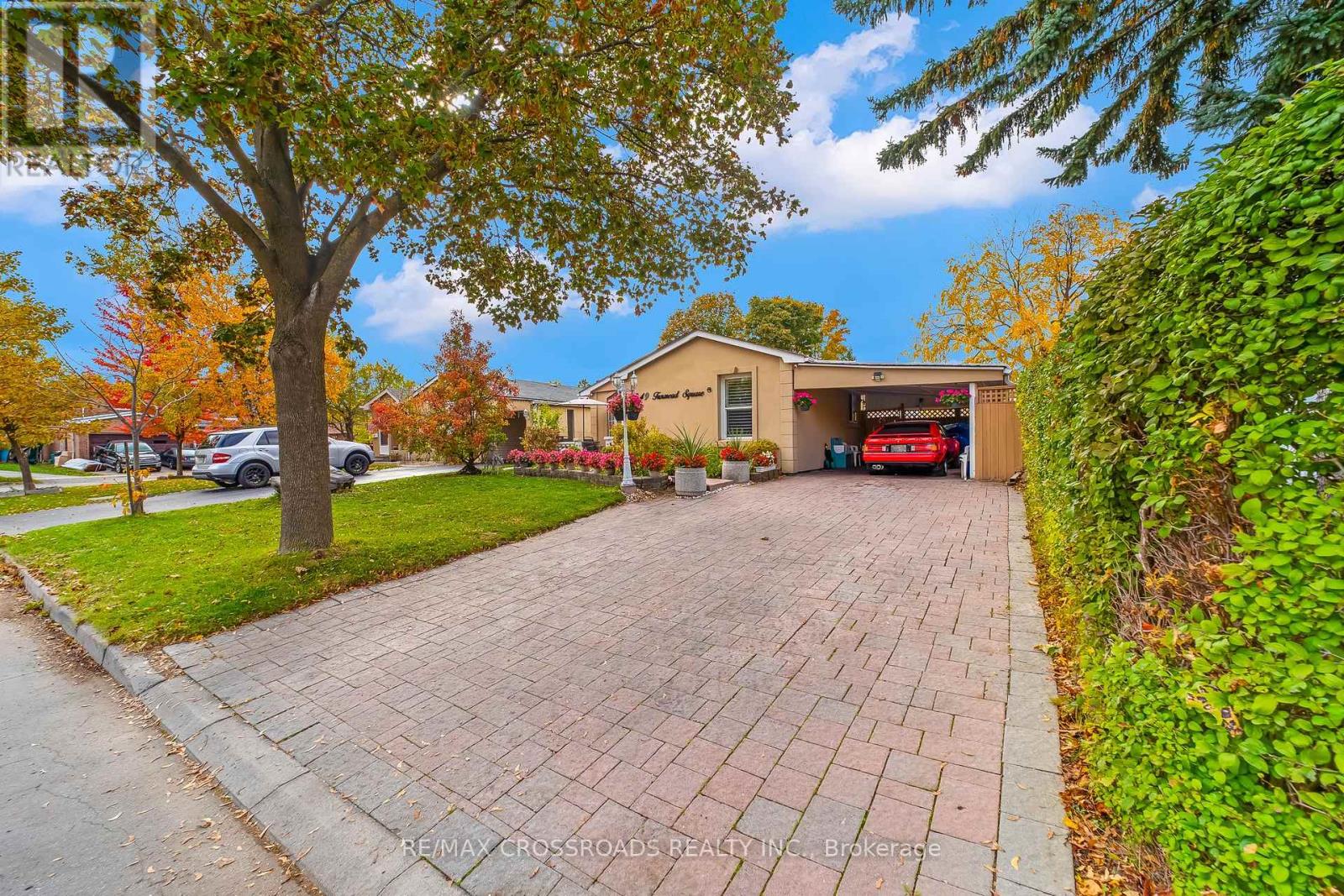 49 TUNMEAD SQUARE, Toronto, Ontario