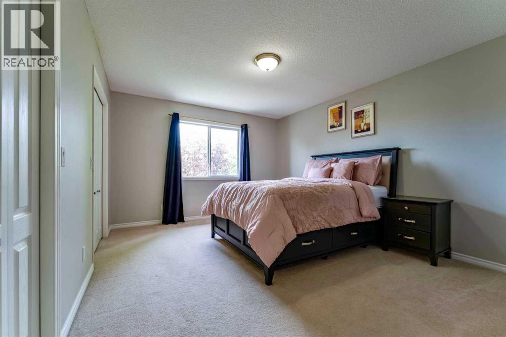 276 Fairways Bay Nw, Airdrie, Alberta  T4B 2P5 - Photo 10 - A2265171