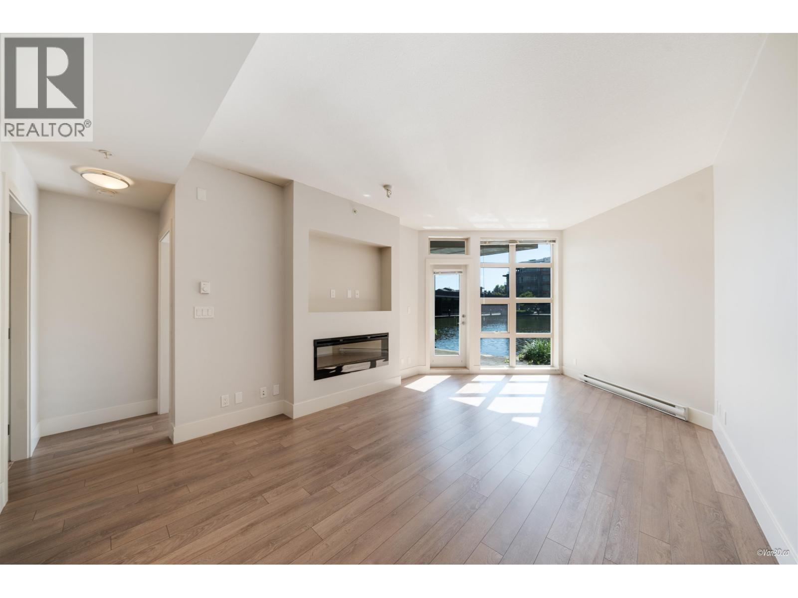 111 3606 Aldercrest Drive, North Vancouver, British Columbia  V7Y 0A3 - Photo 3 - R3060673
