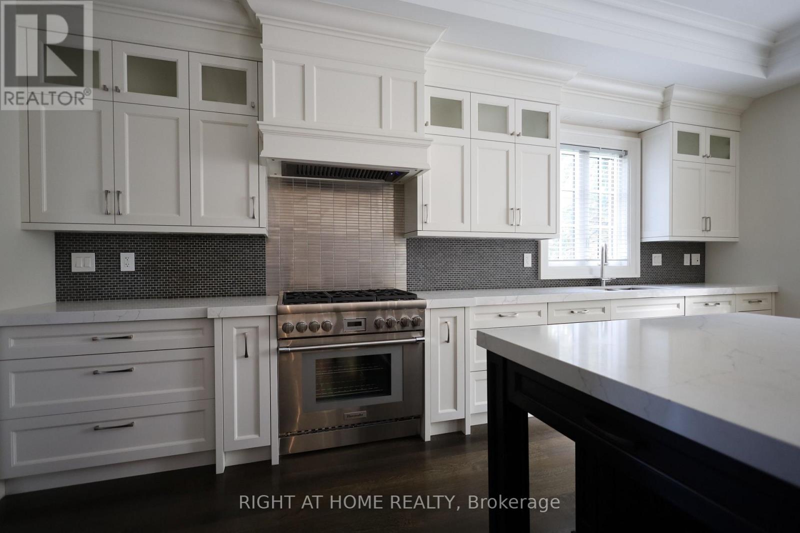 2 Finchley Road, Toronto, Ontario  M9A 2X3 - Photo 6 - W12479773