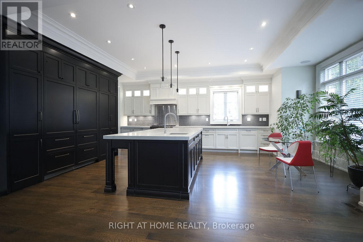 2 Finchley Road, Toronto, Ontario  M9A 2X3 - Photo 7 - W12479773