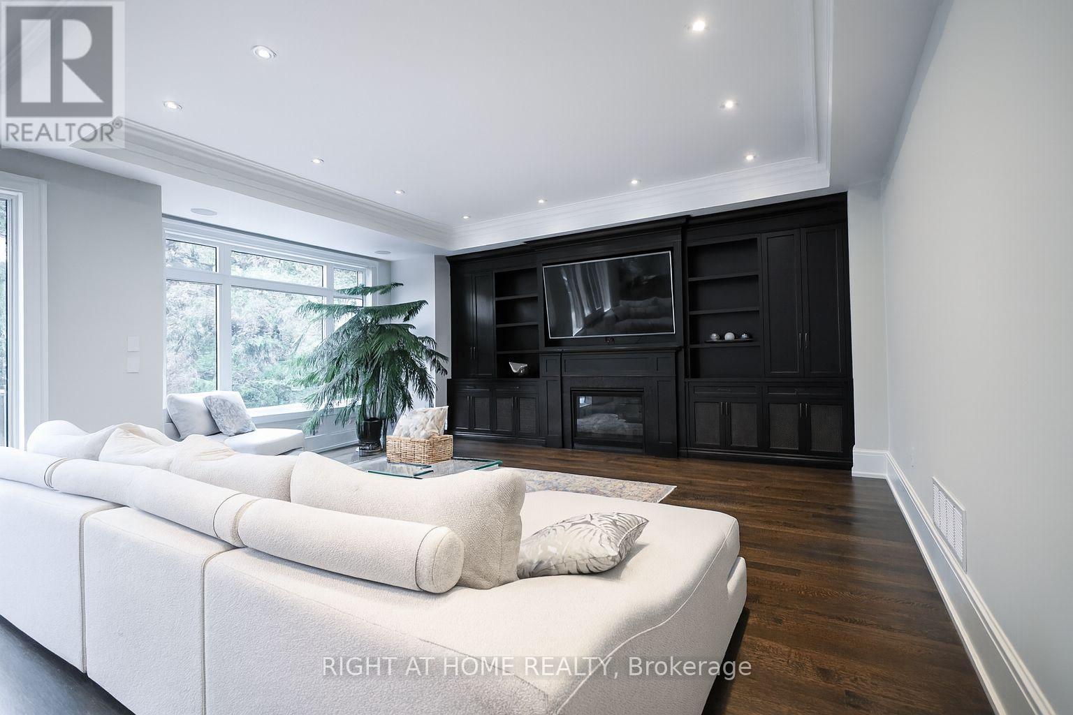 2 Finchley Road, Toronto, Ontario  M9A 2X3 - Photo 9 - W12479773