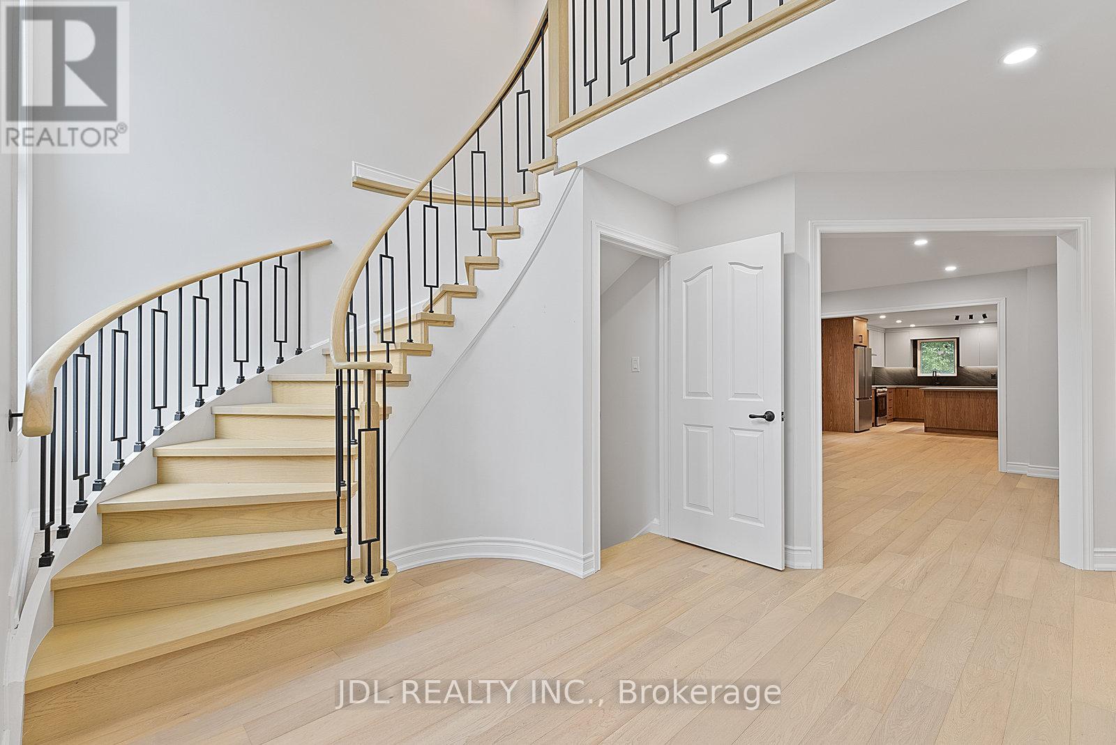69 Aristotle Drive, Richmond Hill, Ontario  L4S 1J7 - Photo 4 - N12479784