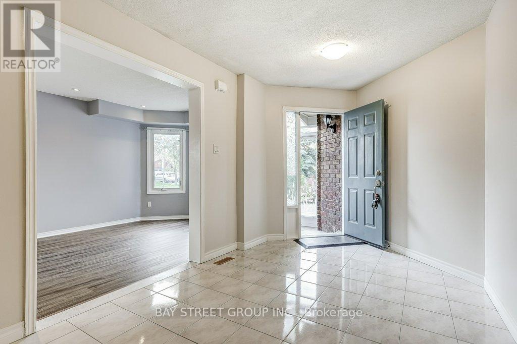 1 Price Street, Richmond Hill, Ontario  L4S 1E1 - Photo 4 - N12479785