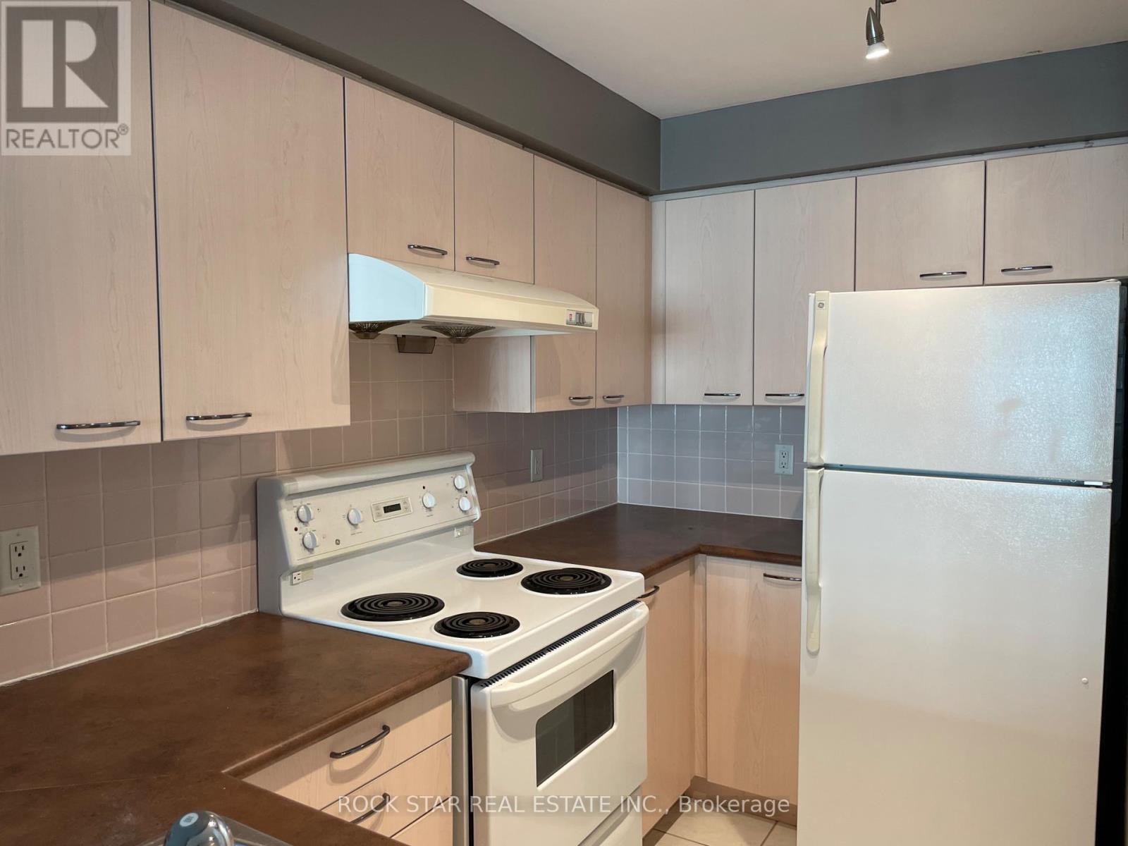 515 - 48 Suncrest Boulevard, Markham, Ontario  L3T 7Y6 - Photo 2 - N12479789