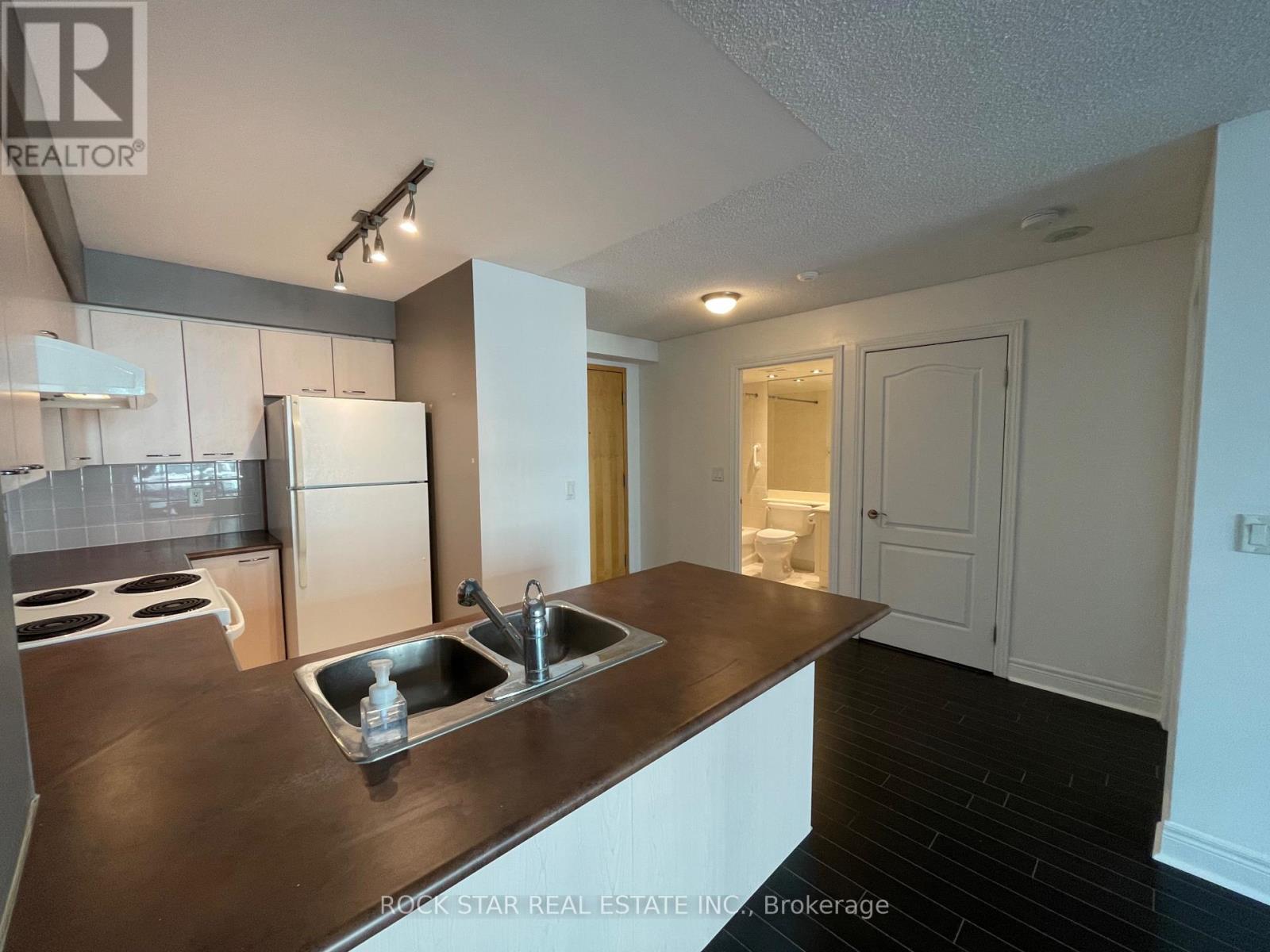 515 - 48 Suncrest Boulevard, Markham, Ontario  L3T 7Y6 - Photo 3 - N12479789