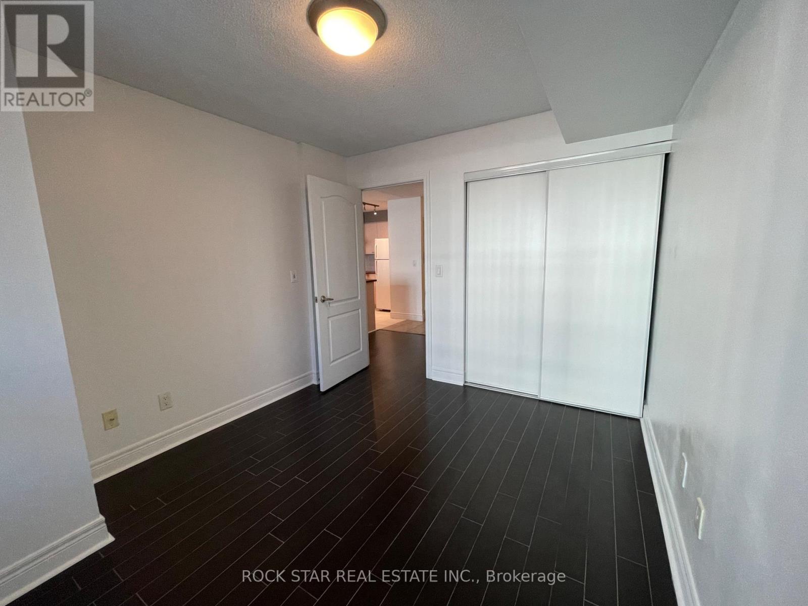 515 - 48 Suncrest Boulevard, Markham, Ontario  L3T 7Y6 - Photo 8 - N12479789