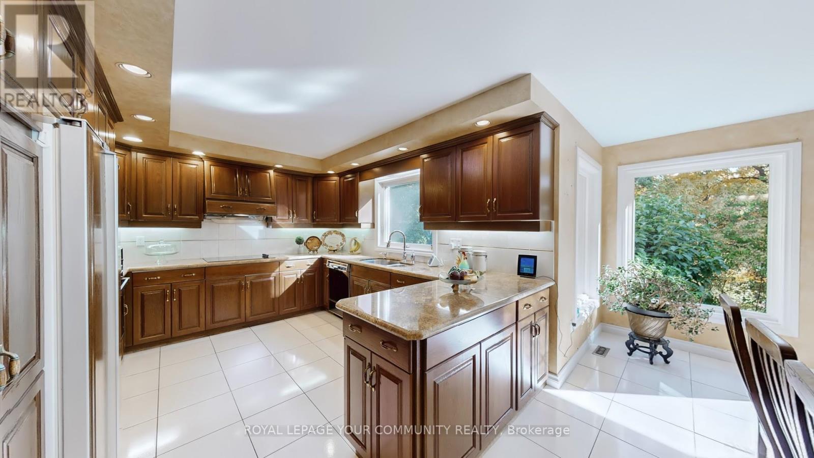 35 La Rush Drive, Toronto, Ontario  M9P 1S8 - Photo 11 - W12479786