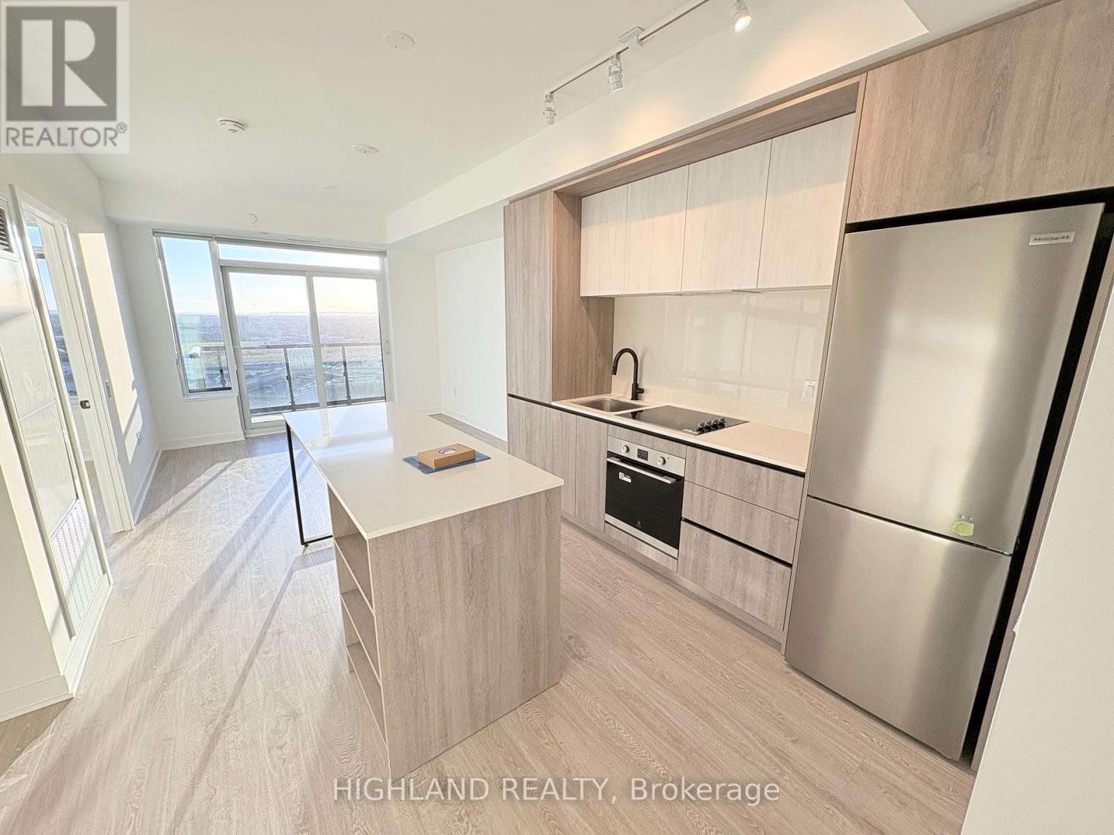 2105 - 2495 Eglinton Avenue W, Mississauga, Ontario  L5M 2T2 - Photo 2 - W12479788