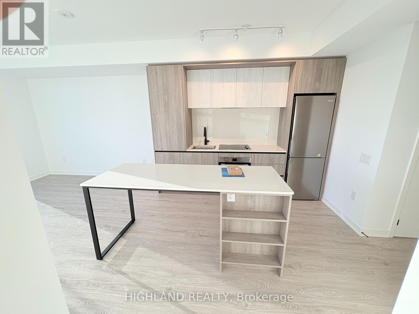 2105 - 2495 Eglinton Avenue W, Mississauga, Ontario  L5M 2T2 - Photo 4 - W12479788