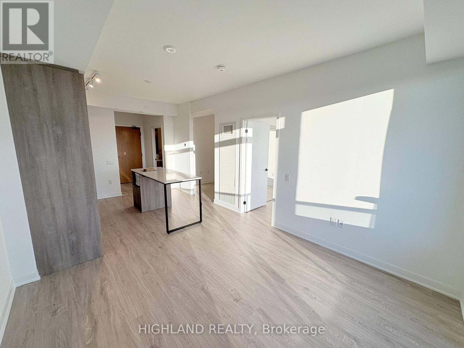 2105 - 2495 Eglinton Avenue W, Mississauga, Ontario  L5M 2T2 - Photo 5 - W12479788