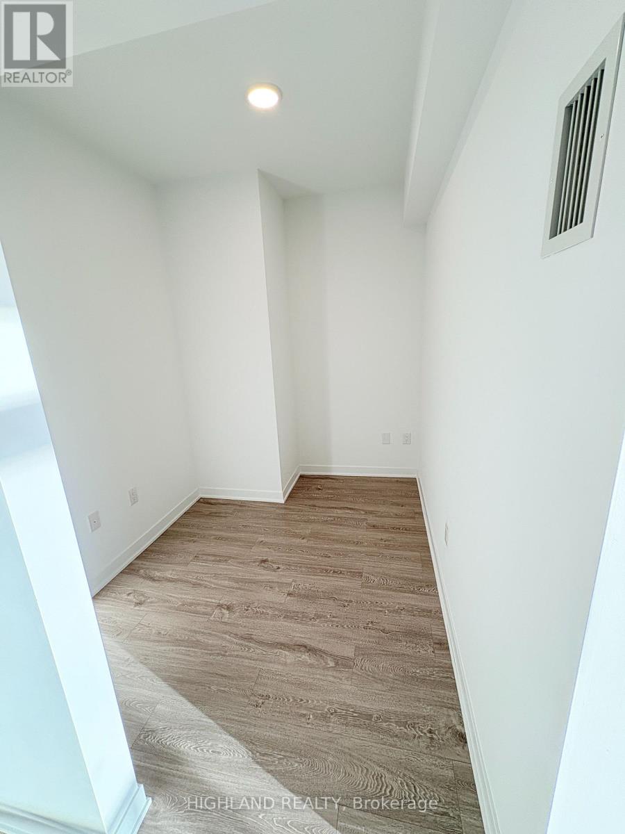 2105 - 2495 Eglinton Avenue W, Mississauga, Ontario  L5M 2T2 - Photo 8 - W12479788
