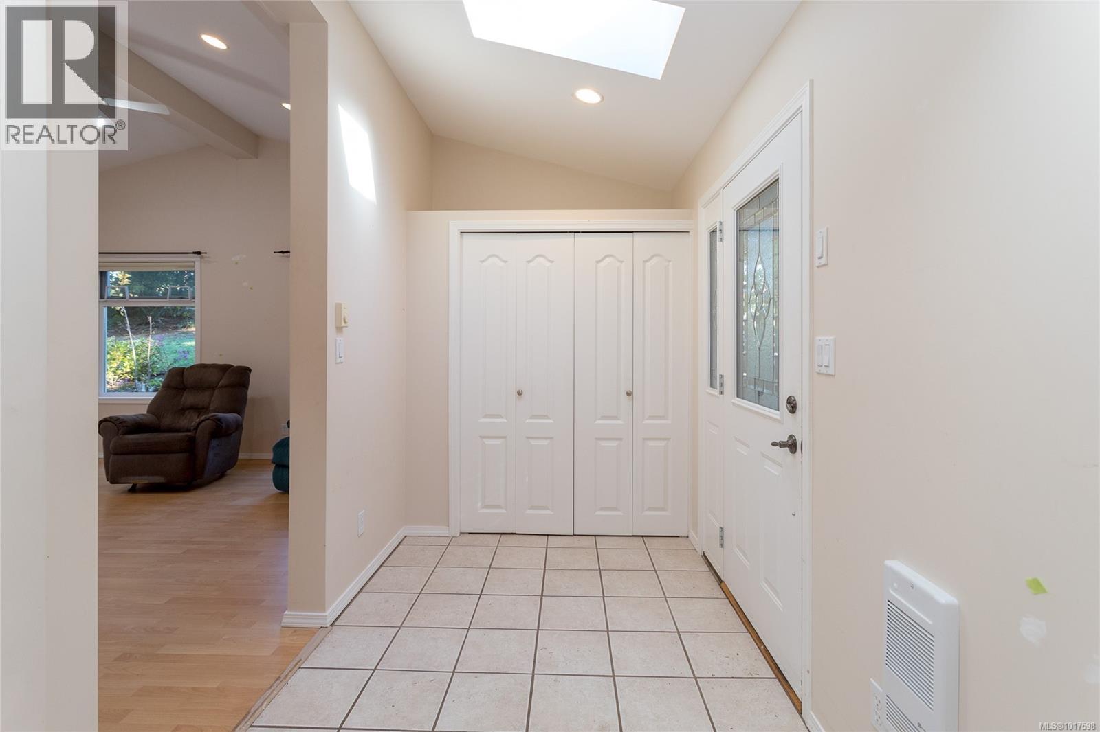 7086 Maber Rd, Central Saanich, British Columbia  V8M 1S9 - Photo 4 - 1017598