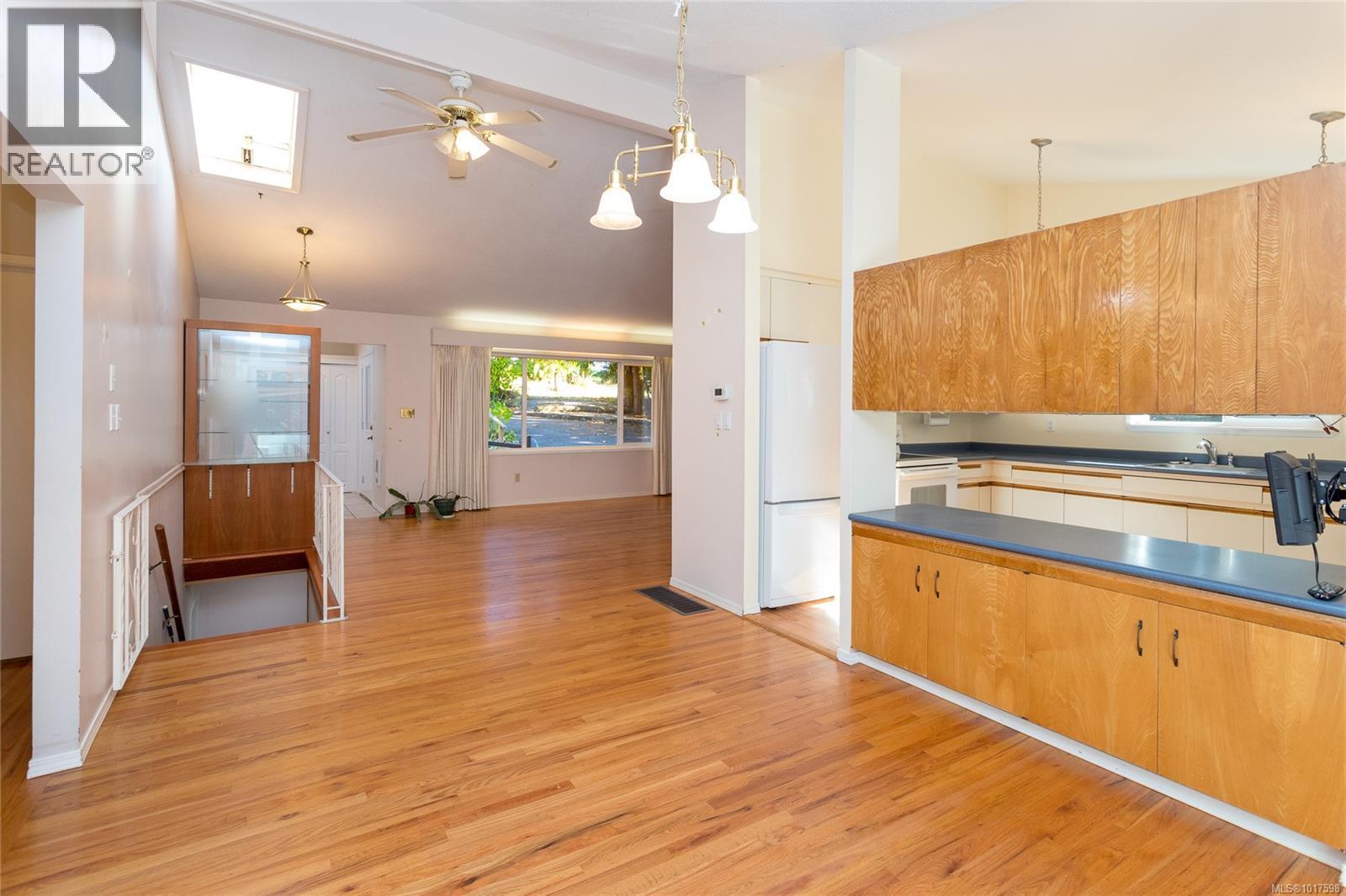 7086 Maber Rd, Central Saanich, British Columbia  V8M 1S9 - Photo 10 - 1017598