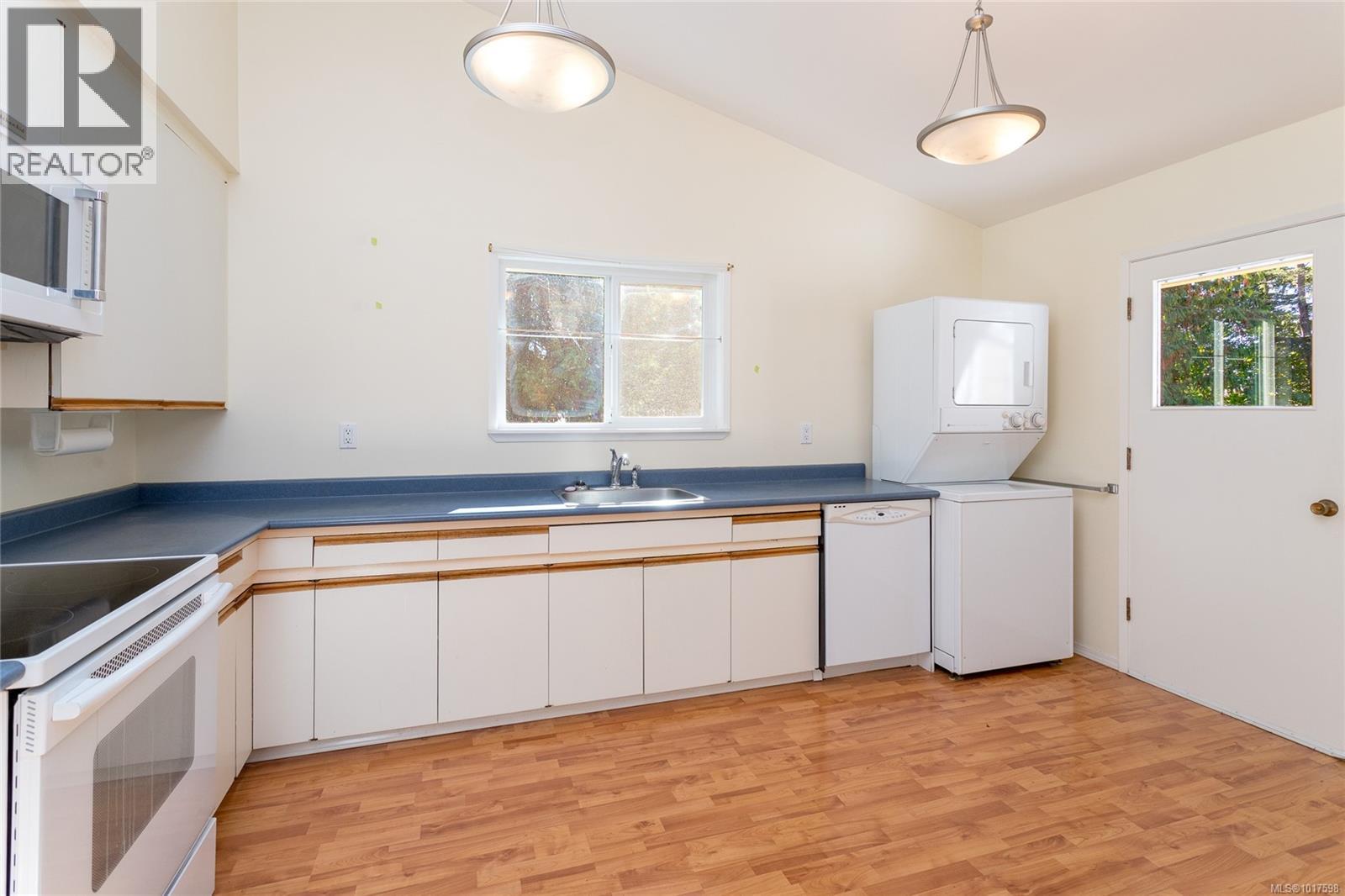 7086 Maber Rd, Central Saanich, British Columbia  V8M 1S9 - Photo 11 - 1017598