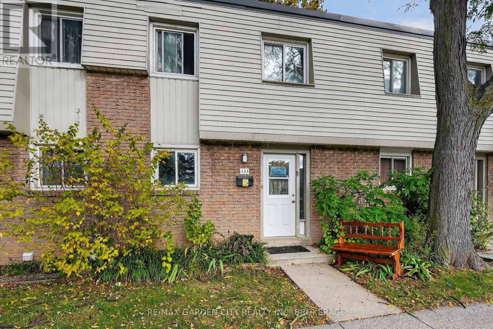 133 - 17 Old Pine Trail, St. Catharines, Ontario  L2M 6P9 - Photo 2 - X12479796