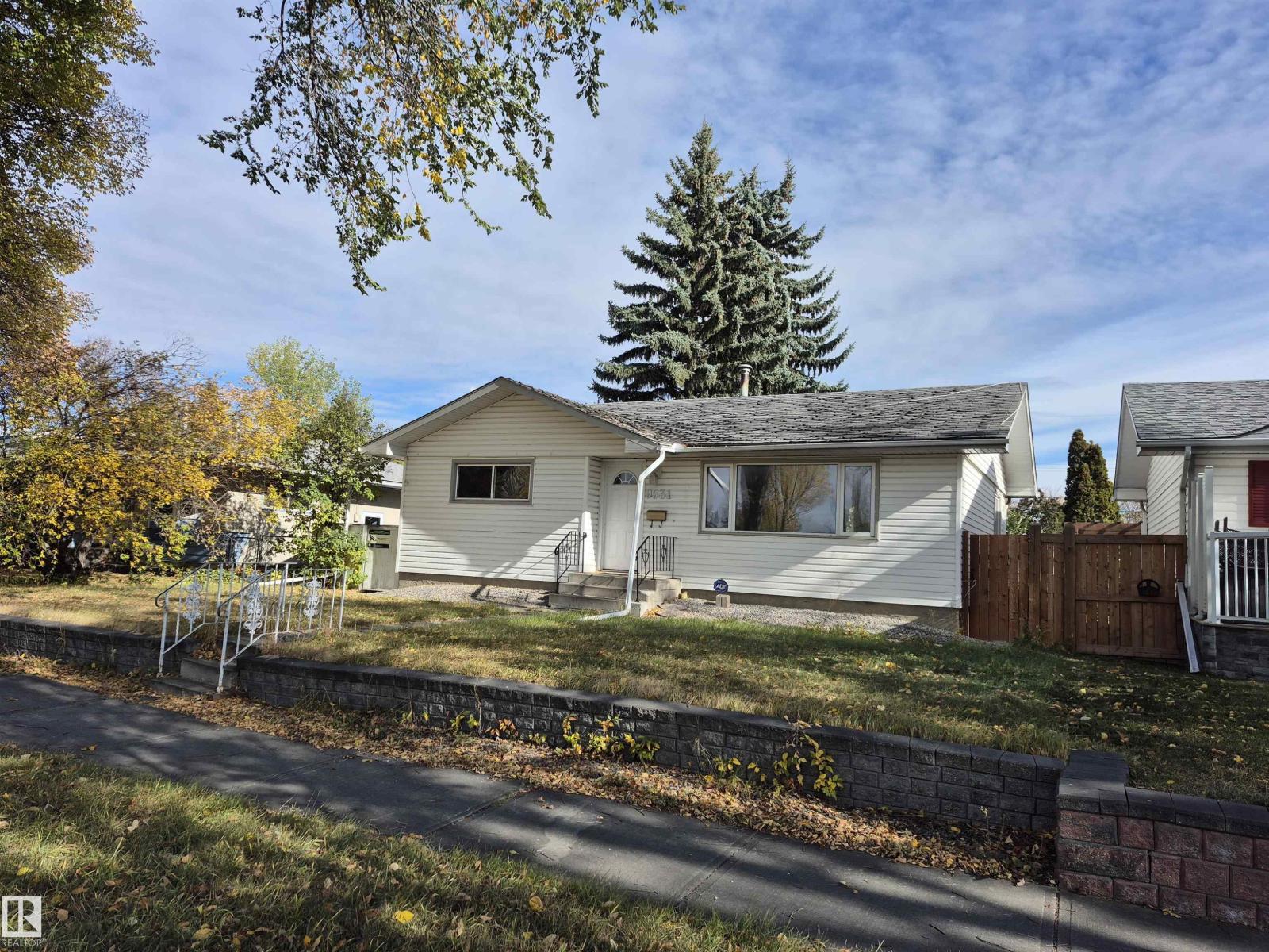 9531 158 St Nw, Edmonton, Alberta  T5P 2W6 - Photo 2 - E4463310