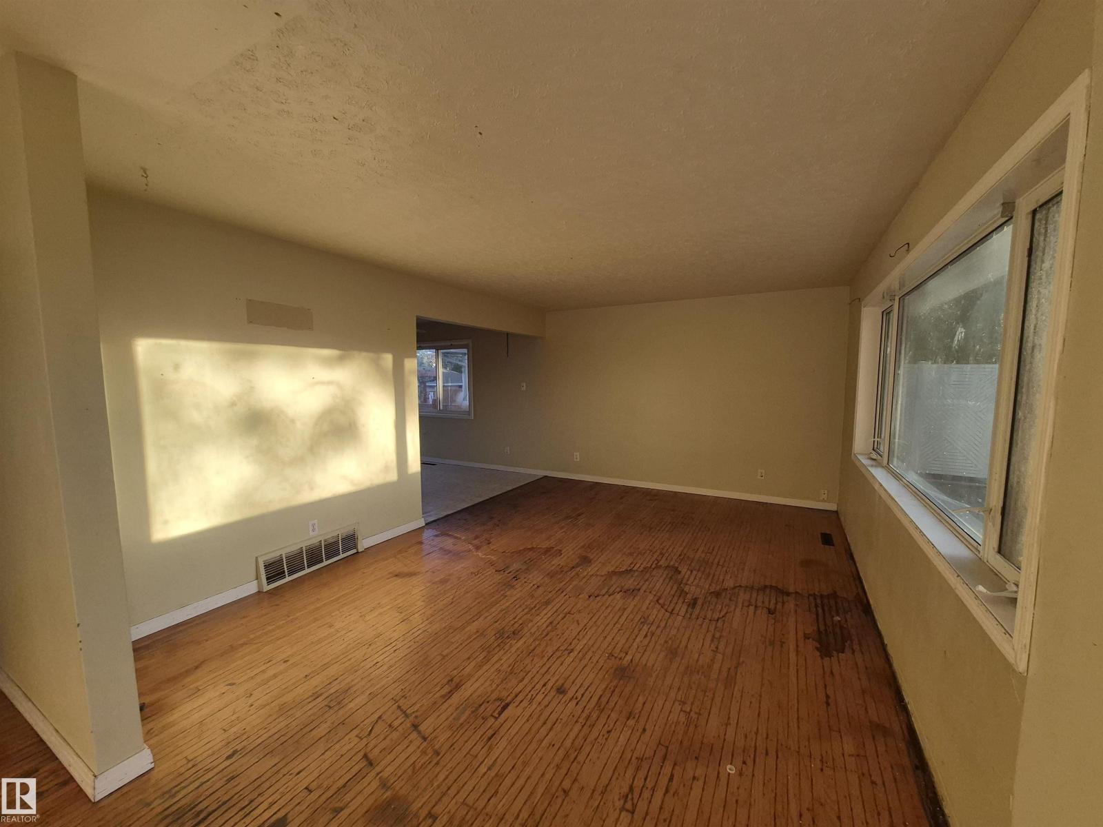 9531 158 St Nw, Edmonton, Alberta  T5P 2W6 - Photo 5 - E4463310
