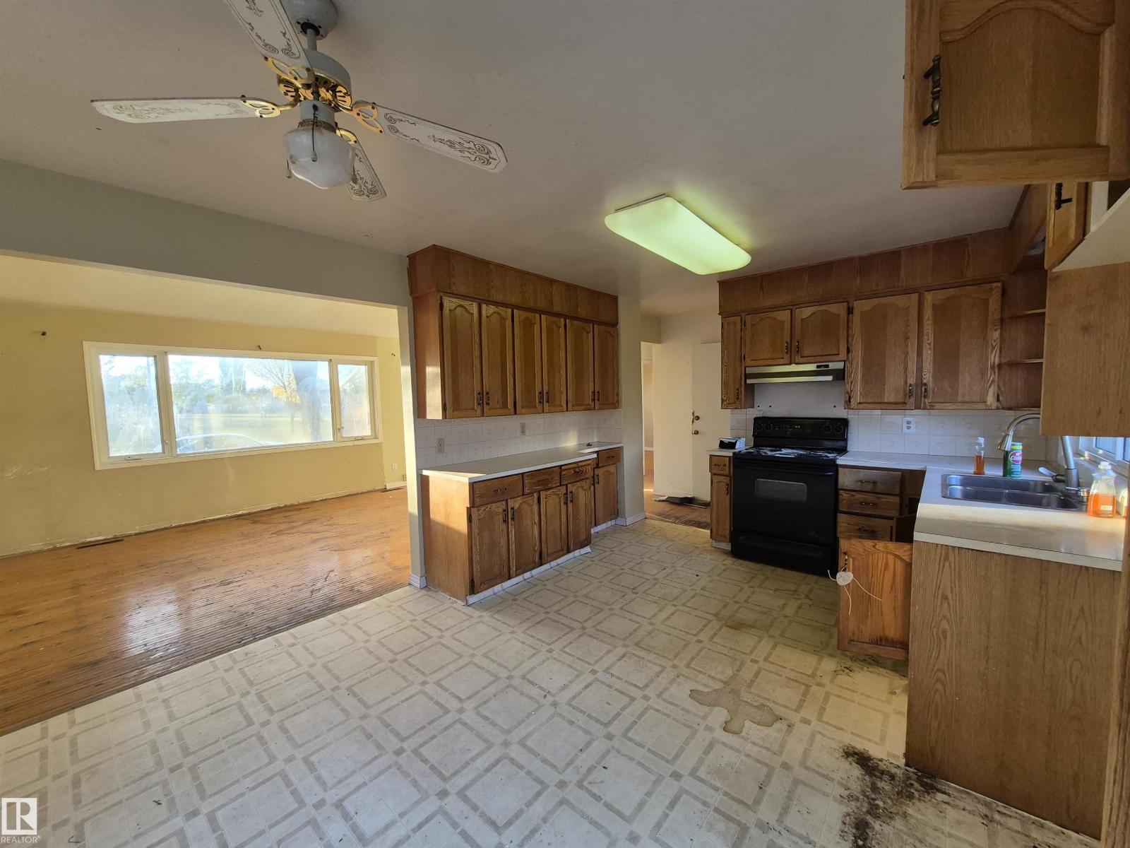 9531 158 St Nw, Edmonton, Alberta  T5P 2W6 - Photo 6 - E4463310