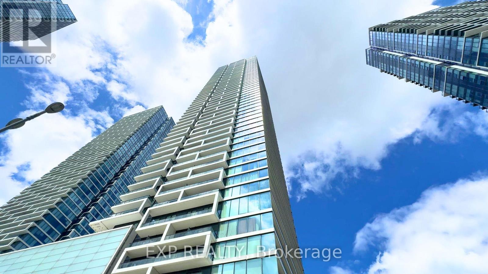 Unit 811 - 950 Portage Parkway, Vaughan, Ontario  L4K 0J7 - Photo 3 - N12479799
