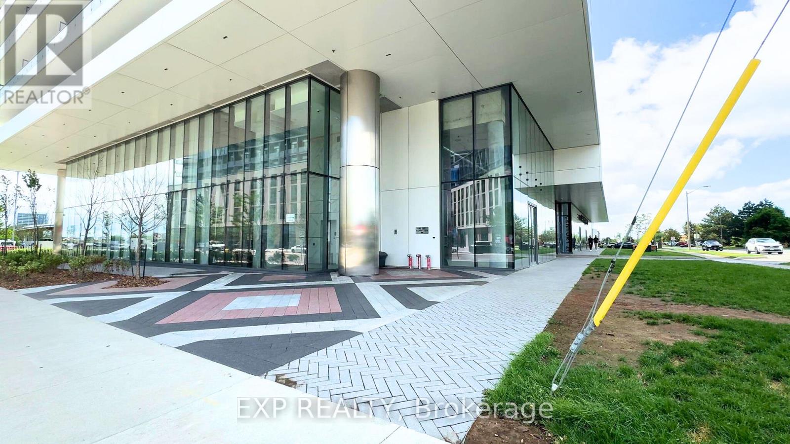 Unit 811 - 950 Portage Parkway, Vaughan, Ontario  L4K 0J7 - Photo 4 - N12479799
