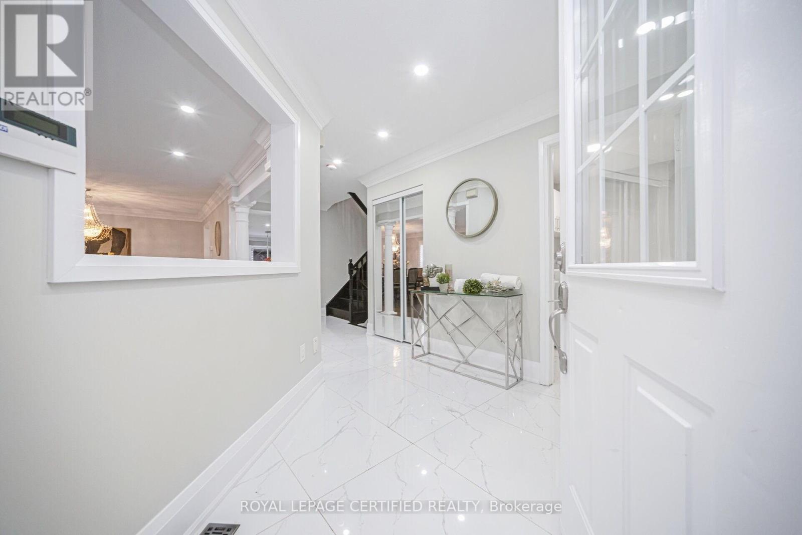 57 Legend Lane, Brampton, Ontario  L6X 5B6 - Photo 4 - W12479800
