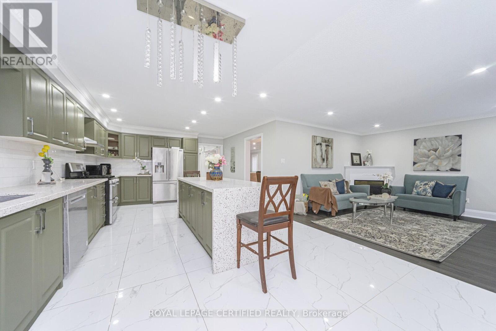 57 Legend Lane, Brampton, Ontario  L6X 5B6 - Photo 9 - W12479800