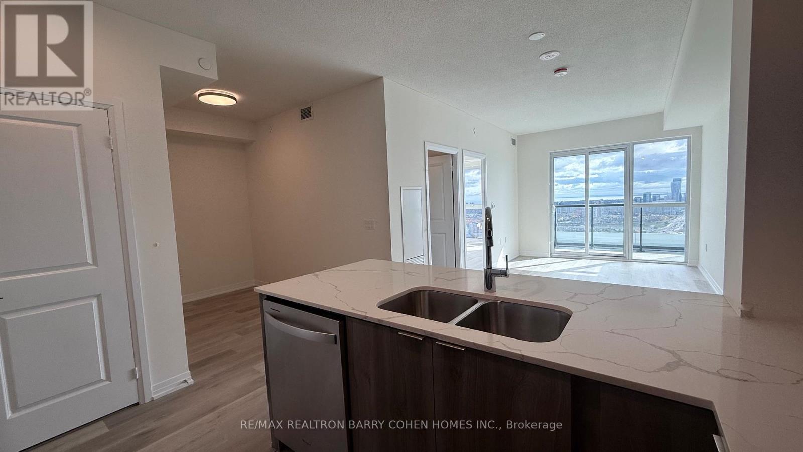 3102 - 15 Watergarden Drive, Mississauga, Ontario  L5R 0H4 - Photo 5 - W12479813