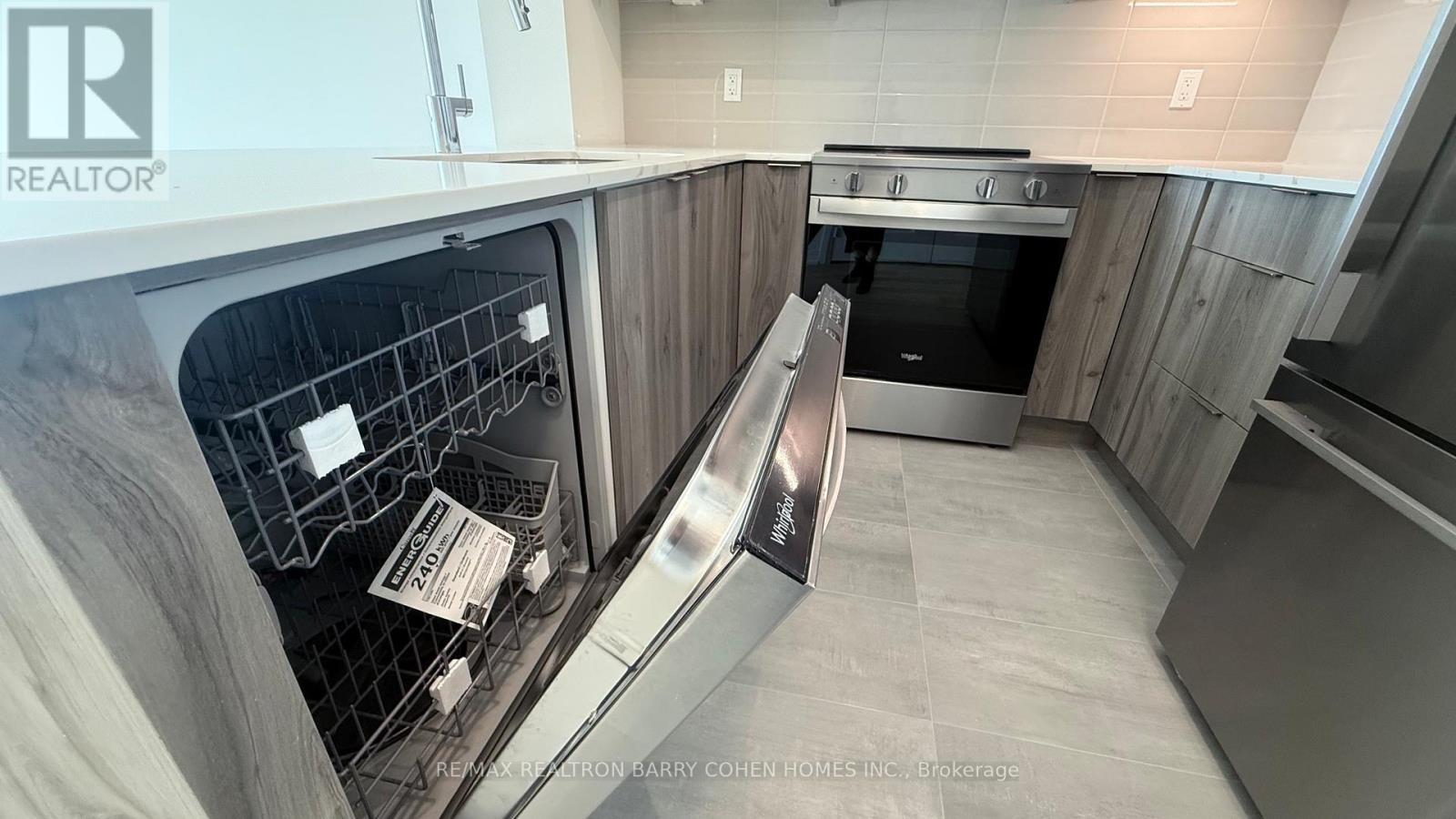 3102 - 15 Watergarden Drive, Mississauga, Ontario  L5R 0H4 - Photo 8 - W12479813