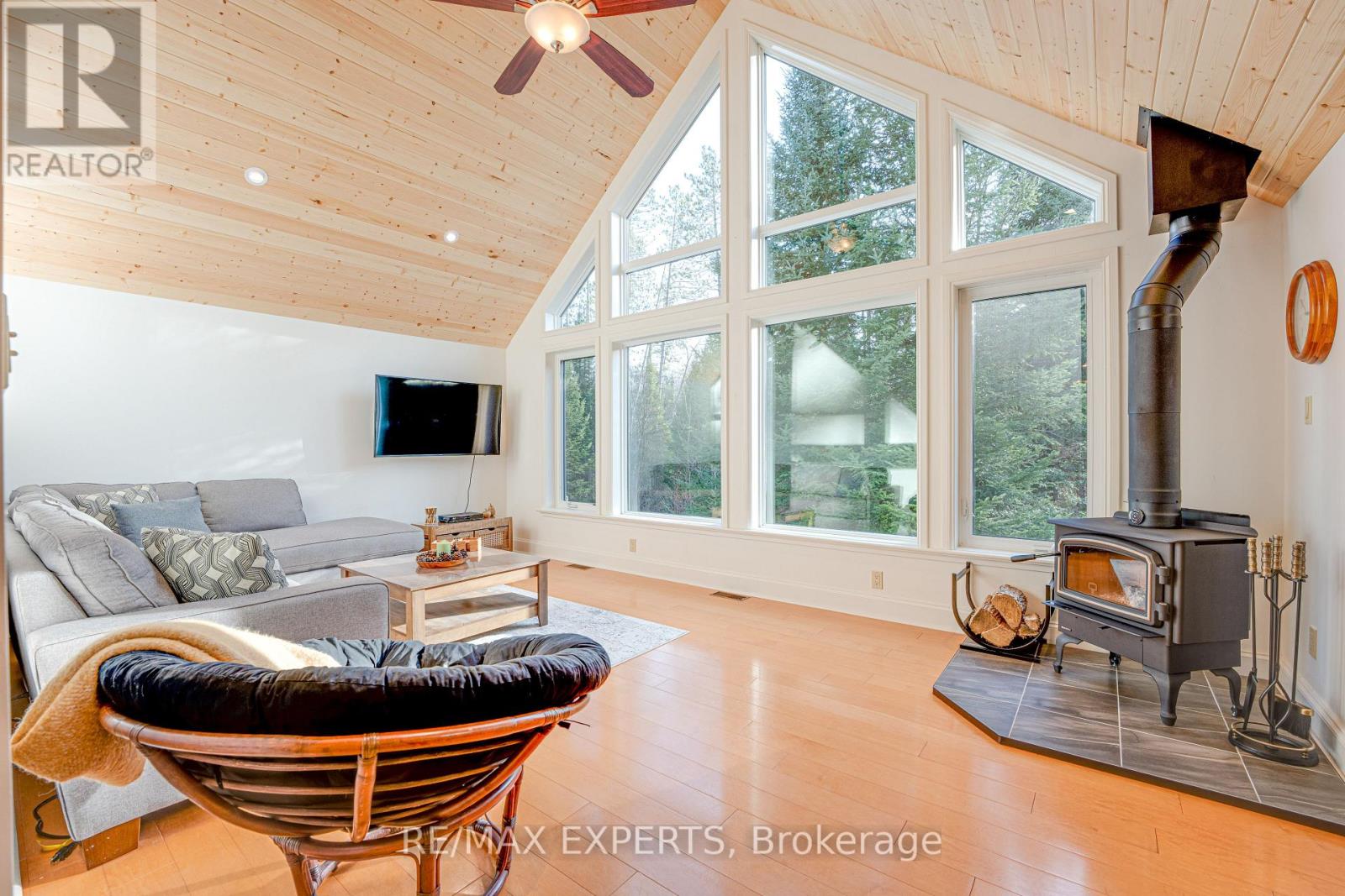 1216 Miriam Drive, Bracebridge, Ontario  P1L 1X1 - Photo 3 - X12479804