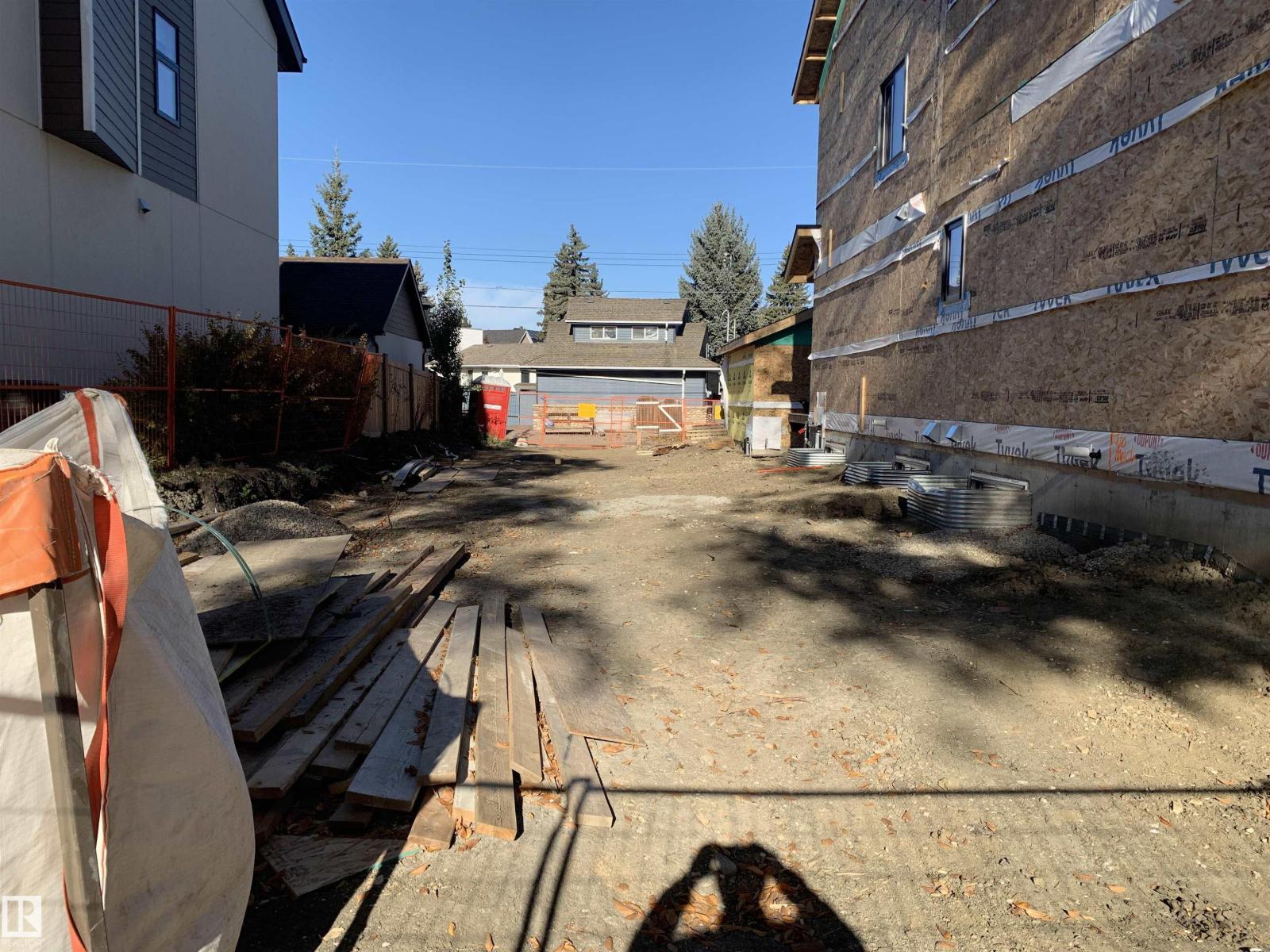 14346 92A AV NW, Edmonton, Alberta