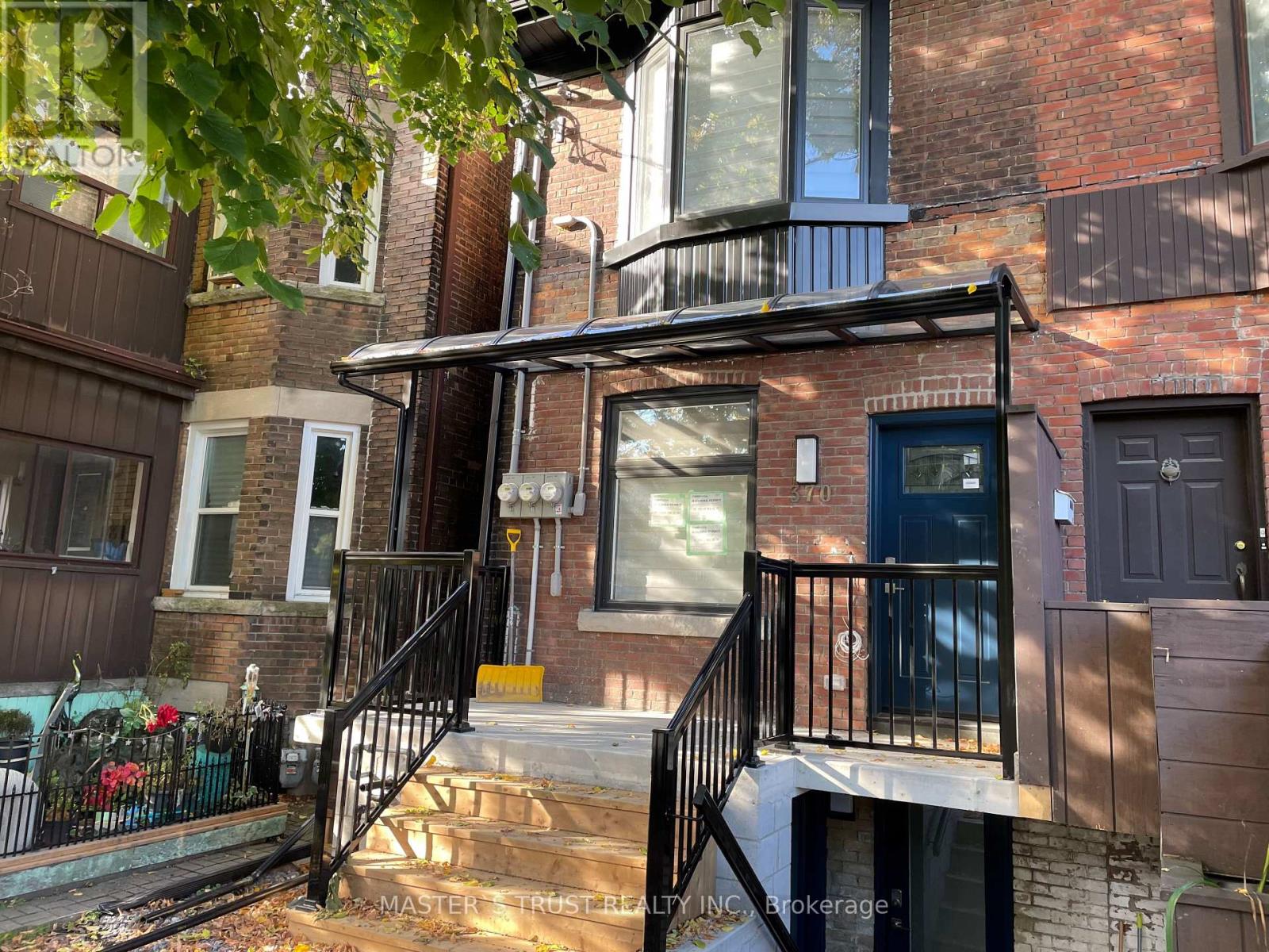 LOWER UNIT - 370 LIPPINCOTT STREET, Toronto, Ontario