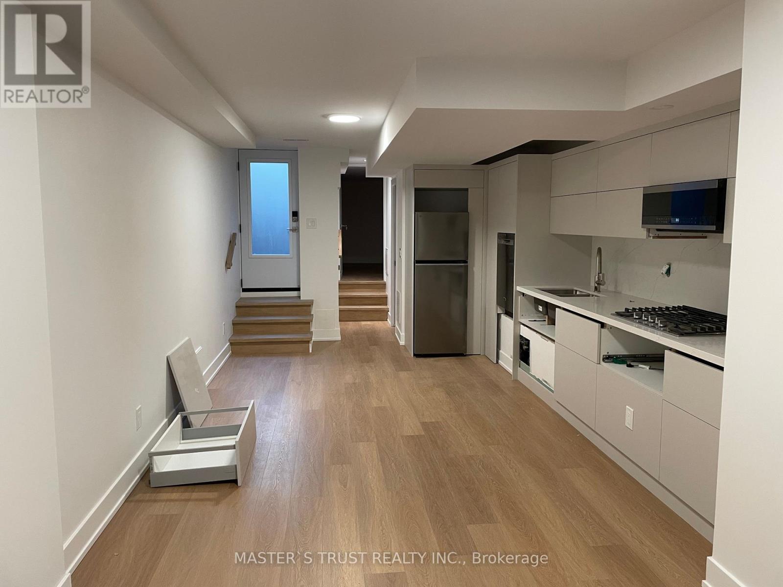 Lower Unit - 370 Lippincott Street, Toronto, Ontario  M5S 2P7 - Photo 3 - C12479830