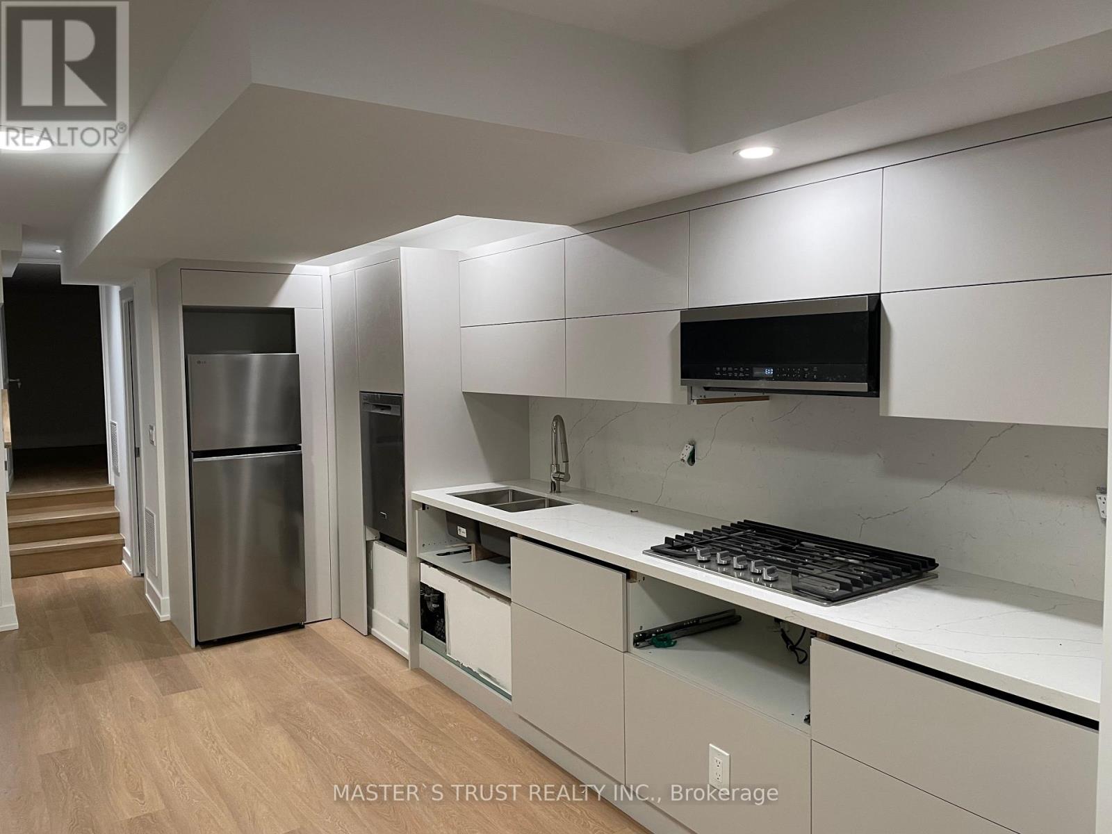 Lower Unit - 370 Lippincott Street, Toronto, Ontario  M5S 2P7 - Photo 4 - C12479830