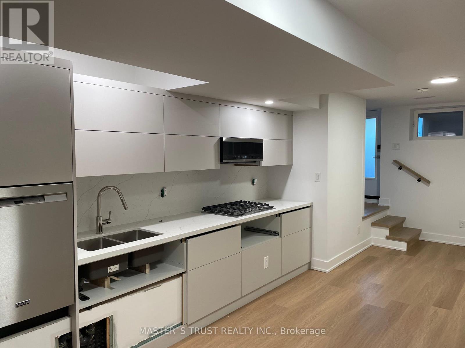 Lower Unit - 370 Lippincott Street, Toronto, Ontario  M5S 2P7 - Photo 5 - C12479830