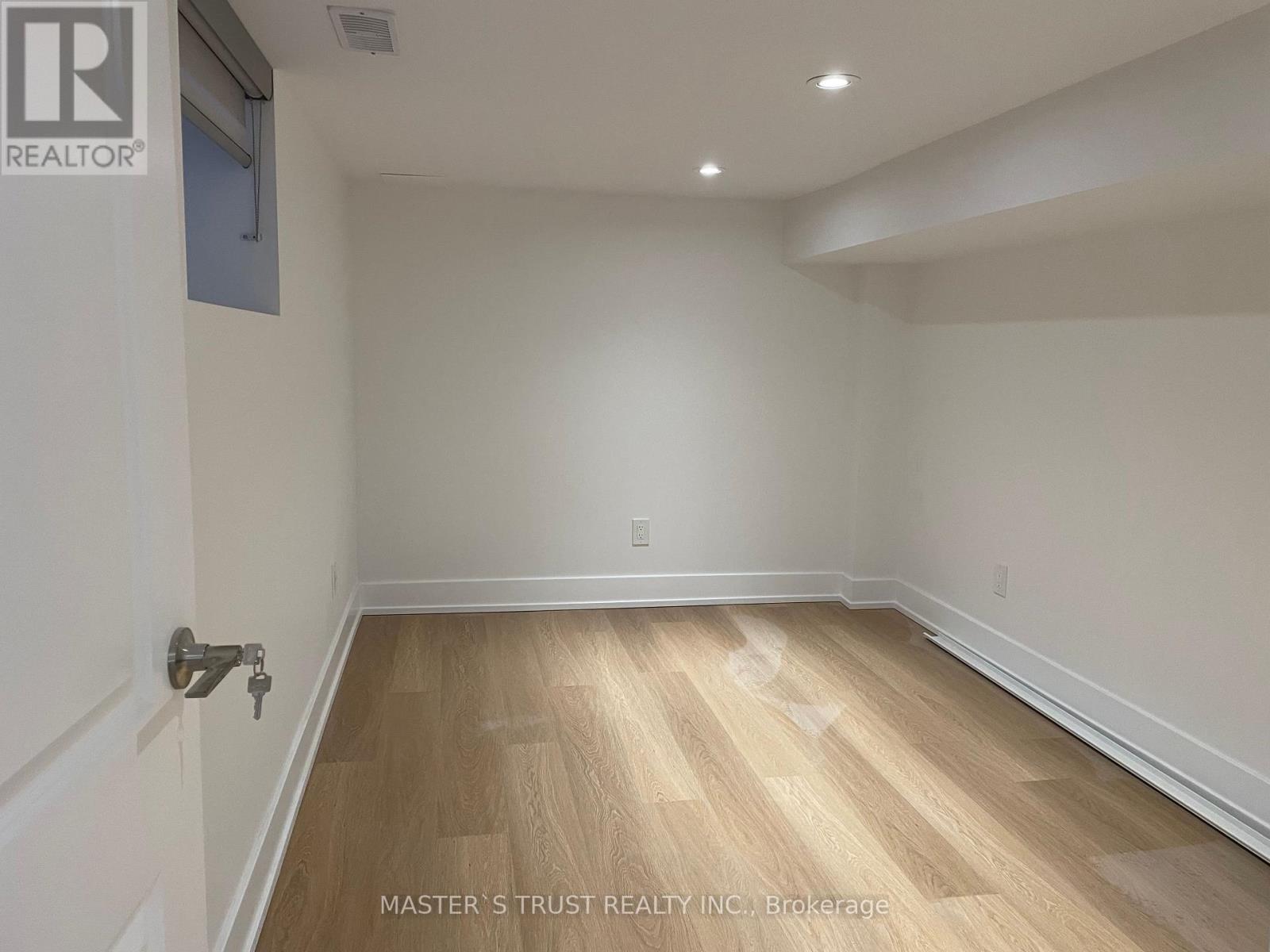Lower Unit - 370 Lippincott Street, Toronto, Ontario  M5S 2P7 - Photo 6 - C12479830