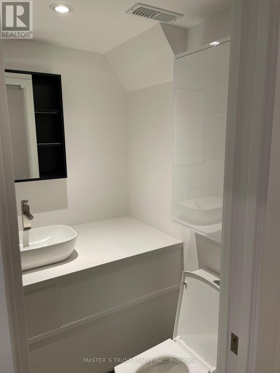 Lower Unit - 370 Lippincott Street, Toronto, Ontario  M5S 2P7 - Photo 7 - C12479830