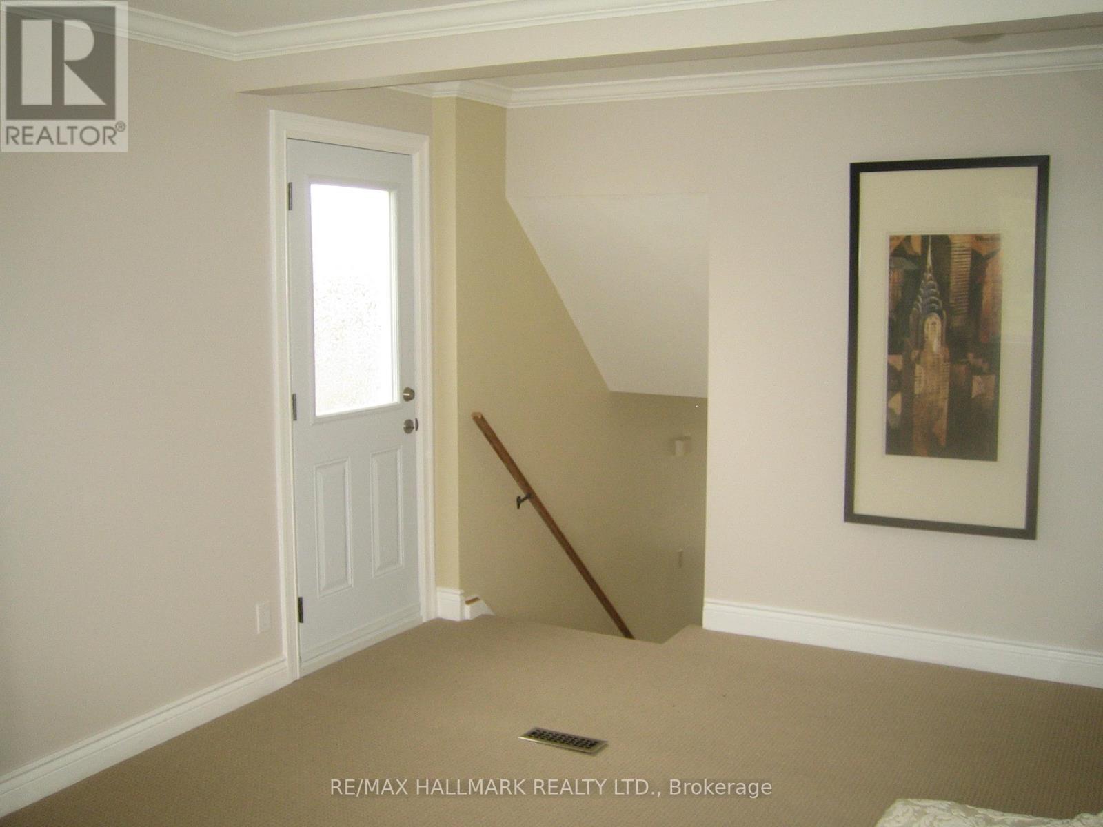166 Weldrick Road, Richmond Hill, Ontario  L4C 3V1 - Photo 8 - N12479824