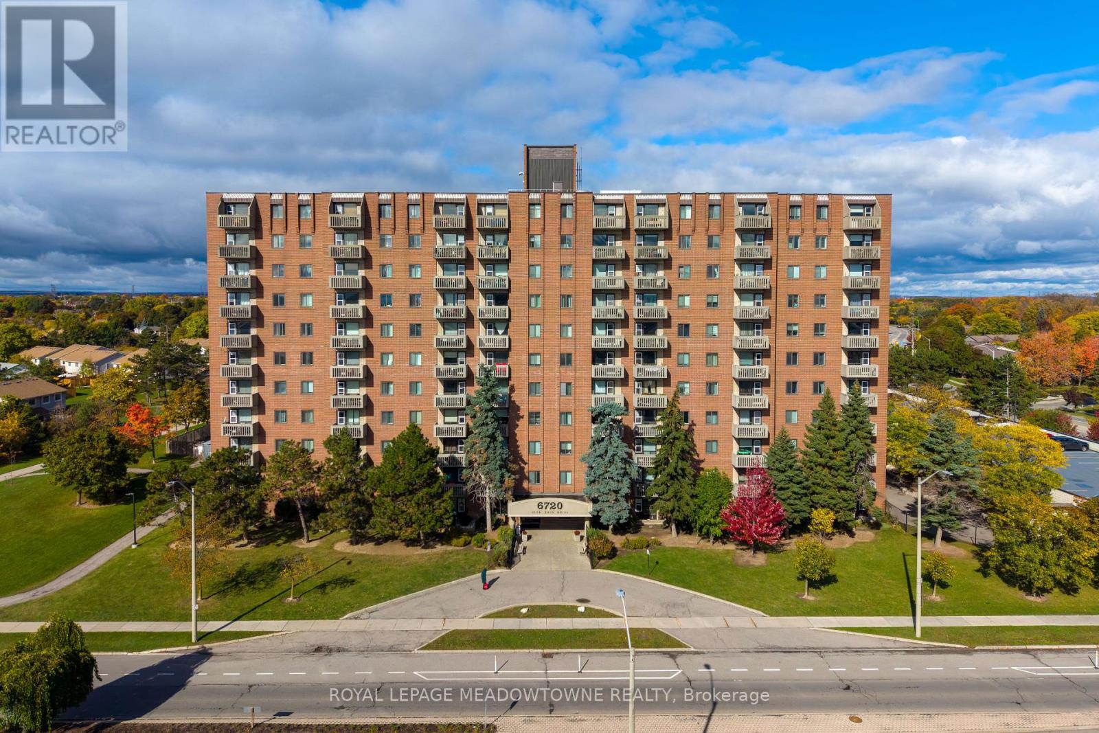 501 - 6720 Glen Erin Drive, Mississauga, Ontario  L5N 3K8 - Photo 2 - W12479814