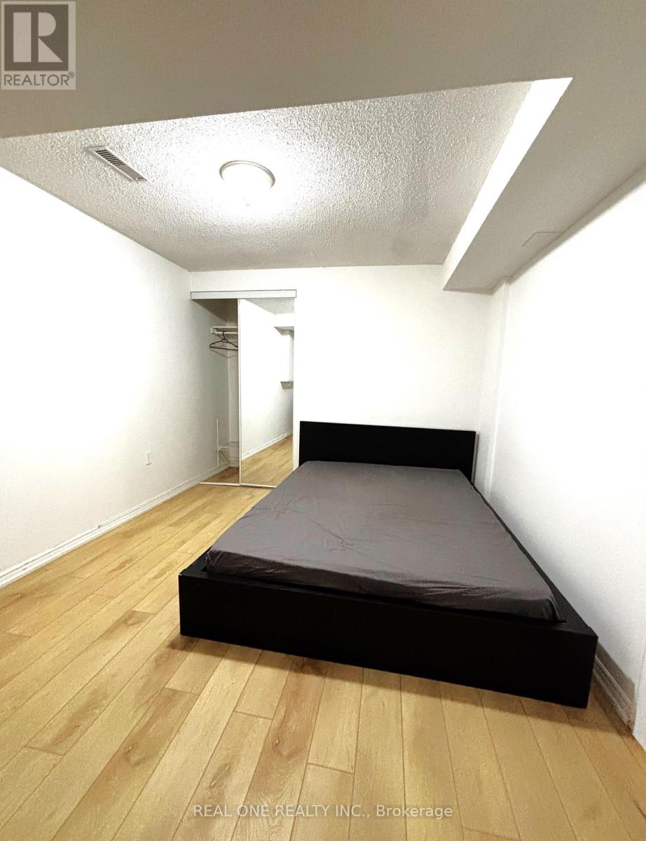 Basement - 684 Savoy Crescent, Mississauga, Ontario  L5R 3B3 - Photo 10 - W12479819
