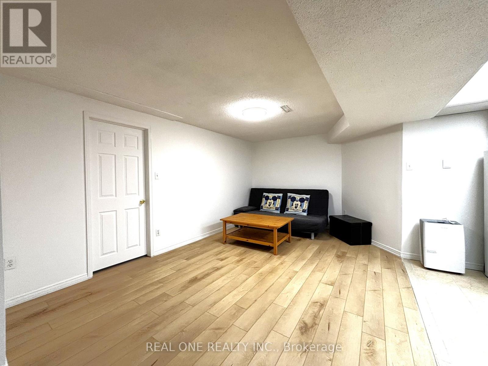 Basement - 684 Savoy Crescent, Mississauga, Ontario  L5R 3B3 - Photo 3 - W12479819