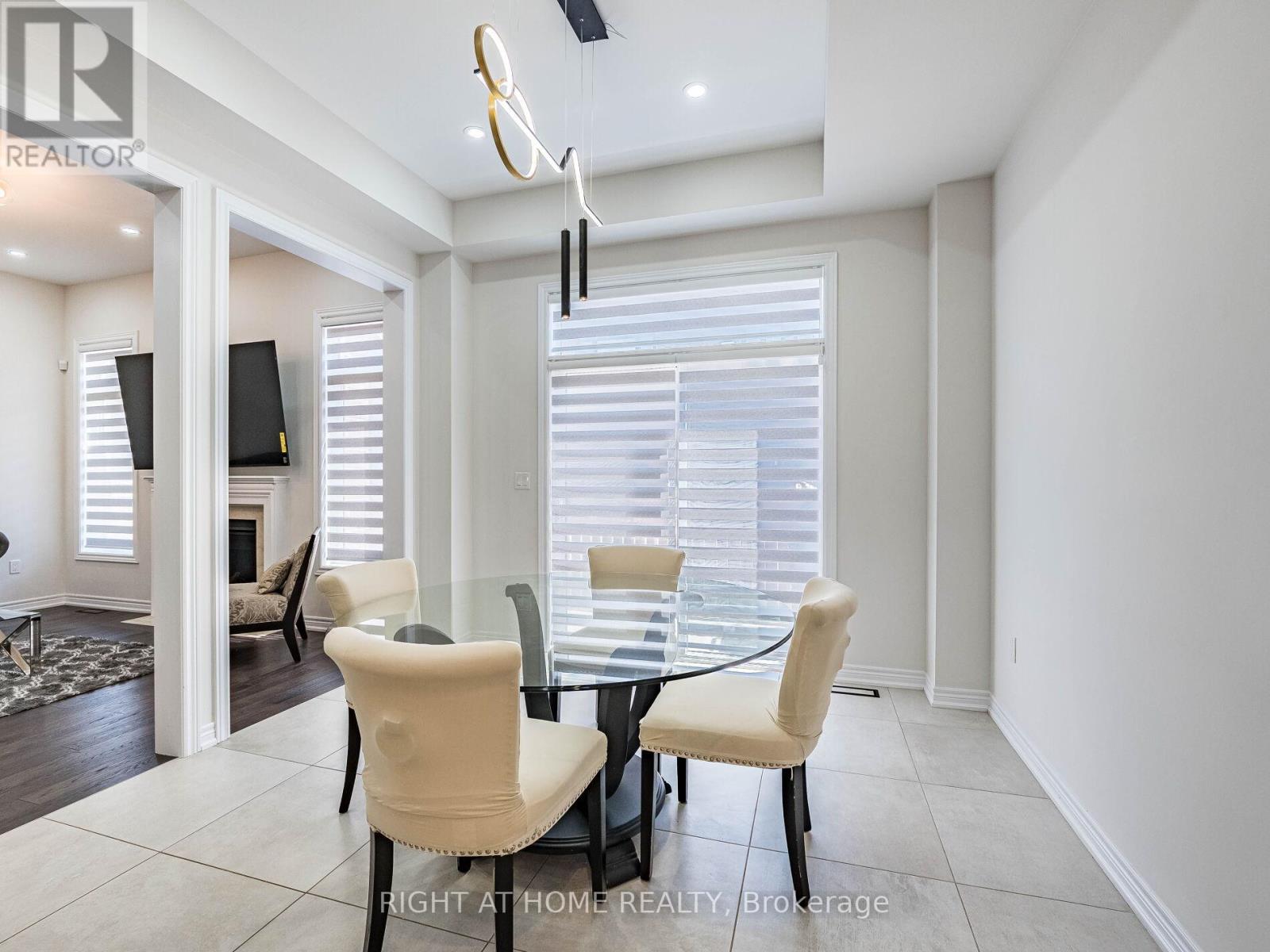 16 Charing Cross Gate, Oakville, Ontario  L6H 0V7 - Photo 15 - W12479820