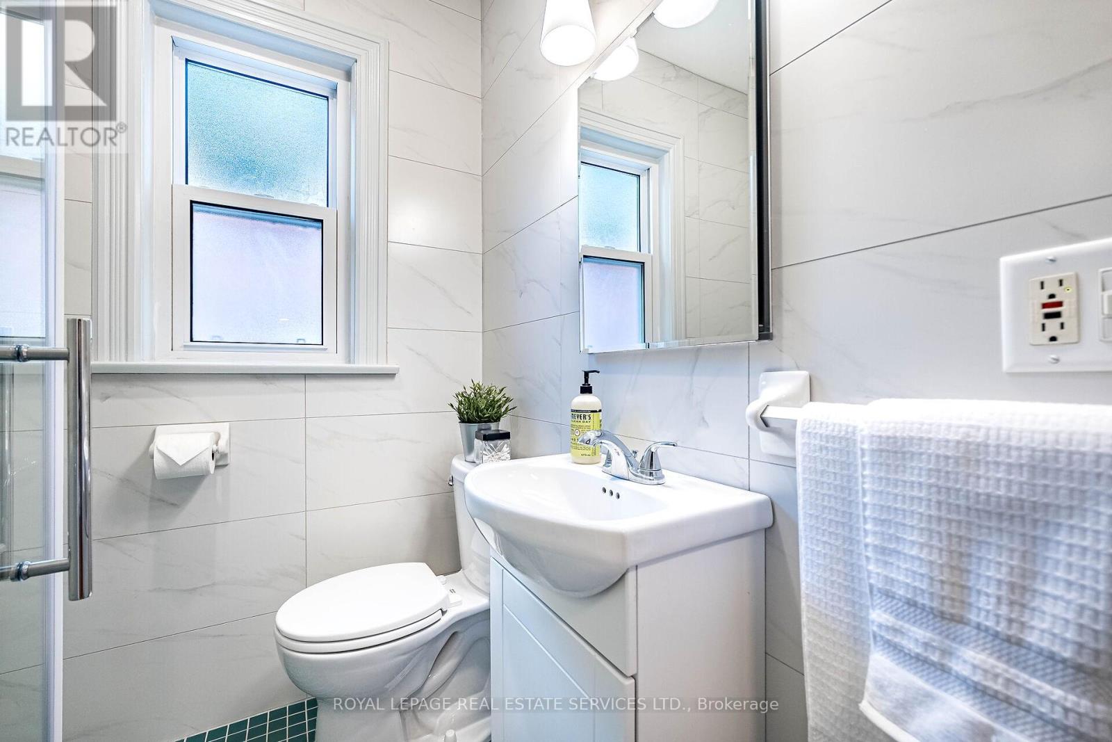 44 Fourth Street, Toronto, Ontario  M8V 2Y3 - Photo 21 - W12479835