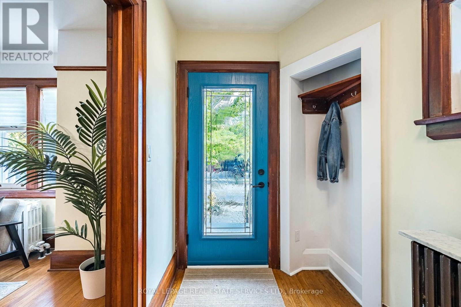 44 Fourth Street, Toronto, Ontario  M8V 2Y3 - Photo 6 - W12479835