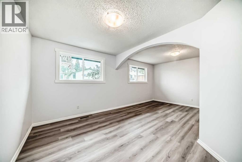 81 Bearberry Close Nw, Calgary, Alberta  T3K 1R4 - Photo 20 - A2254506